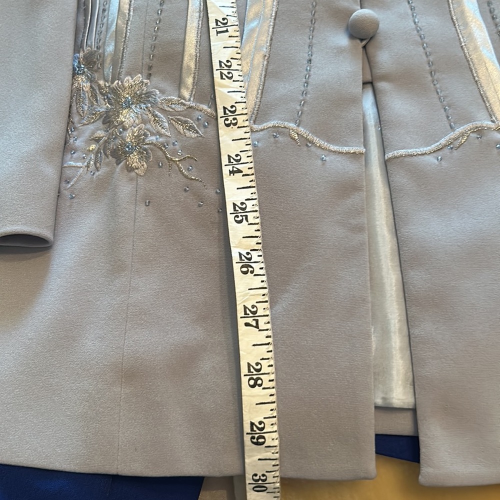 Suit - Picture 11 of 14